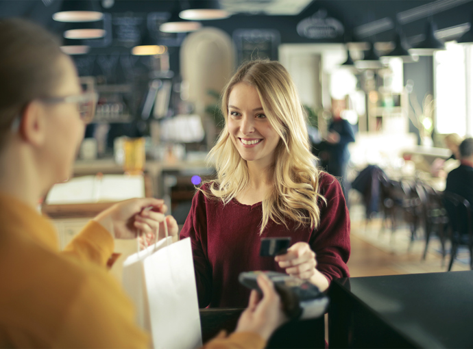 girl uses credit card